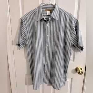 Men’s Y-Chrome shirt. Button-down short sleeve shirt. Size large.